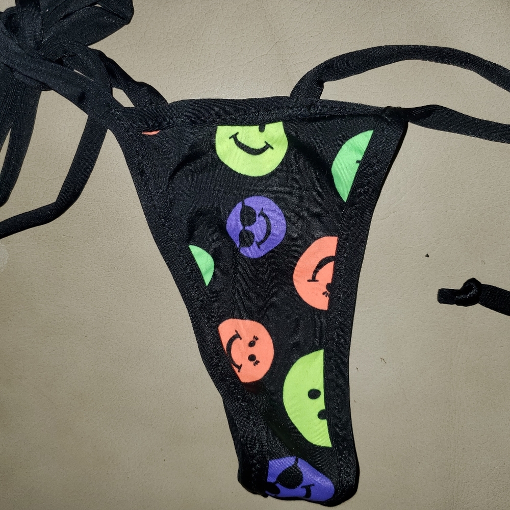Handmade Smiley Face Tri-Top Thong Bottom Bikini - Picture 8 of 8